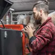 Termoșemineu pe peleți de 30 kW: cât încălzește cu agent termic și ce cere la montaj